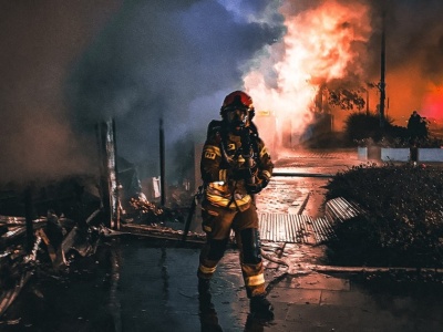 Groźny pożar w Warszawie. Kontenery na targowisku stanęły w ogniu
