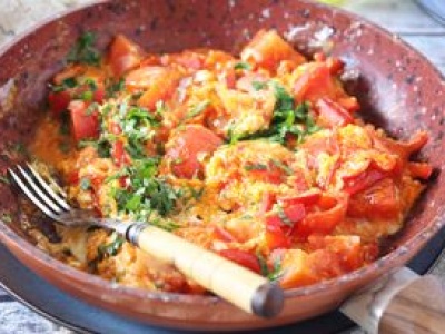 W Bułgarii jajecznicę robią inaczej. Podpatrzyłam przepis i smażę co weekend