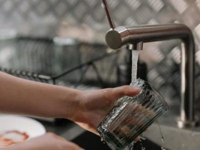 Niskie ciśnienie wody na wrocławskich osiedlach. To przez awarię magistrali