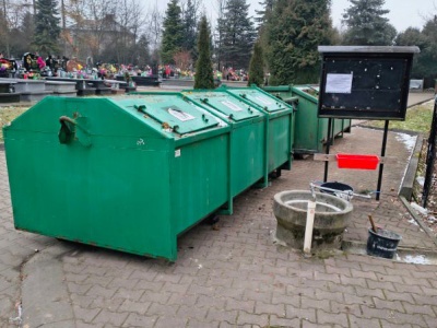 Andrychowski cmentarz po świętach. Sytuacja ze śmieciami szybko opanowana