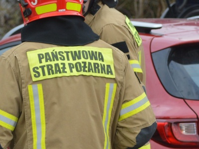 Zderzenie samochodu osobowego z ciężarowym na DK17 w Izbicy. Wprowadzono objazdy