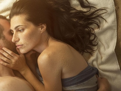 „Dźwięki miłości” to film, który o doświadczaniu macierzyństwa przez osobę głuchą opowiada wszystkimi zmysłami [Recenzja)