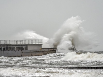 Sztorm szaleje na Bałtyku. Promy do Polski odwołane, a to dopiero początek