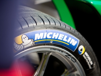 Francuski koncern oponiarski chce przejąć firmę specjalizującą się w układach hydraulicznych