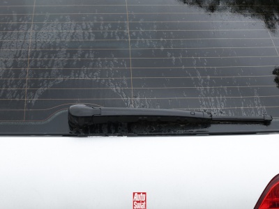 Twój samochód ma na tylnej szybie poziome linie? To bardzo dobrze