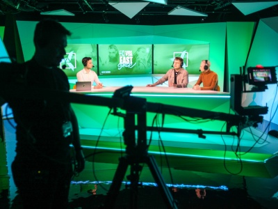 Żużel. Żużlowe studio jest w pełni zaplanowane? Zdradza kulisy pracy w telewizji! (WYWIAD)