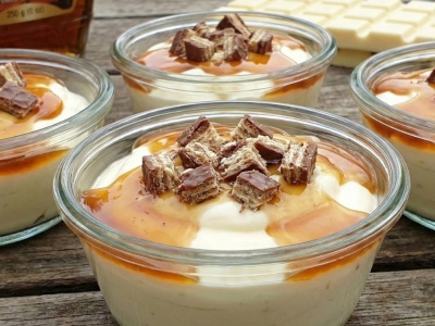 Białoczekoladowa fantazja z klonowym akcentem. Szybki deser w domowej wersji