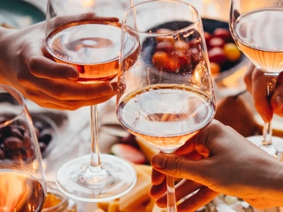 Alkohol znika z ciała wolniej, niż sądzisz. Te liczby mówią same za siebie