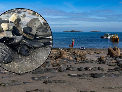 Setki butów wyrzuconych na brzeg. Niezwykłe odkrycie w Walii