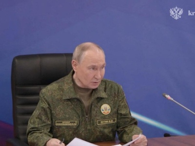 Putin pojawił się w mundurze. Natychmiast podgrzał atmosferę groźbą