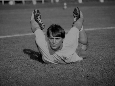 Tragiczny koniec polskiego króla życia. Zmarł w biedzie w 30-metrowym mieszkaniu