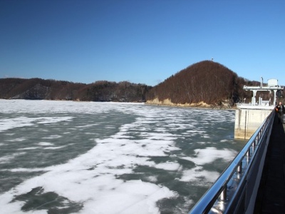 To miejsce warto odwiedzić zimą. Zapora, kolejka i uzdrowiskowy klimat
