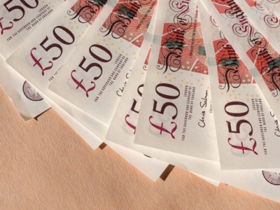 Nowa opłata w wysokości 195 funtów – kto otrzyma list z poleceniem zapłaty?