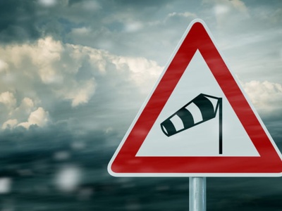 Silny wiatr i oblodzone drogi. IMGW wydało ostrzeżenie dla całego Podkarpacia