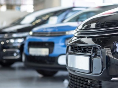 Prezydent podpisał ustawę o zielonych tablicach dla aut używanych. Wielka rewolucja na polskim rynku wtórnym