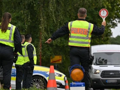 Przewóz fajerwerków z Polski do Niemiec na Sylwestra: uwaga na limity, zakazy i surowe kary