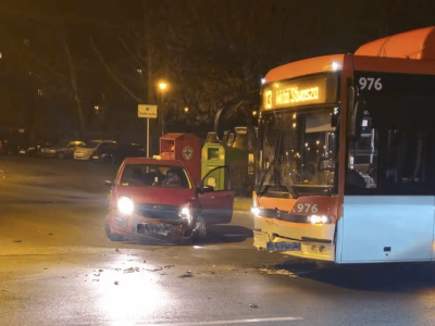 Zderzenie autobusu MPK z taksówką w Rzeszowie. Wymuszenie pierwszeństwa