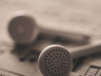 Muzyka podczas operacji poprawia wyniki zabiegi i przyspiesza rekonwalescencję