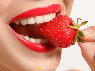 Kosztuje 10,50 zł a wybiela zęby o 5 odcieni. 60-latki wykupują po kilka opakowań