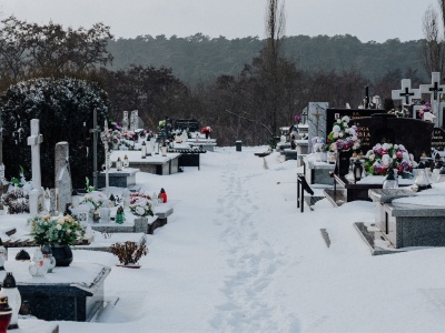 Nowy cennik na cmentarzach od 1 stycznia. Tutaj podwyżki najmocniej uderzą w portfele Polaków