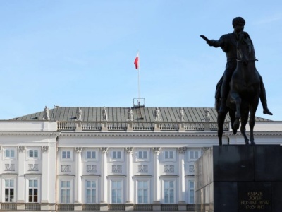 Symbol wspólnoty i ciągłości. Flaga z prezydenckiego Pałacu trafi do obywateli