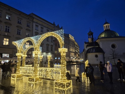 W tym roku Kraków wydał na iluminacje świąteczne ok. 1,4 mln zł. To 660 tys. zł więcej niż rok wcześniej