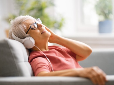 Tak słuchanie muzyki wpływa na mózg. Te wyniki mogą odmienić życie wielu osób