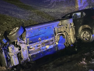 Horror na drodze. Pijany wsiadł za kółko, dwa auta w rowie