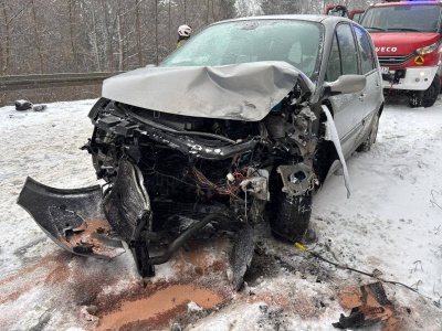 Wypadek na DW896. Pięć osób poszkodowanych