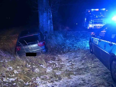 Śmiertelny wypadek. Pasażerka wysiadła z samochodu i zmarła