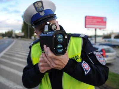 Pędził 95 km/h przez Jagodnik. Pośpiech przypłacił słonym mandatem i utratą prawa jazdy