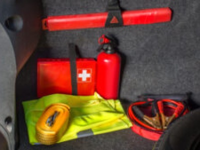 Gaśnica w bagażniku to pułapka. Policja sprawdza jej dostępność! Grozi ci 500 zł mandatu