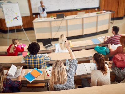 Tylko 700 absolwentów rocznie. Zainteresowanie tym kierunkiem studiów spada