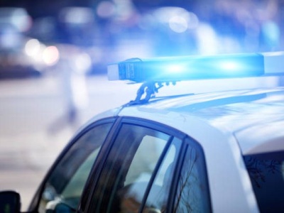 Policjantowi przypadkowo wystrzeliła broń podczas pościgu za 17-latkiem