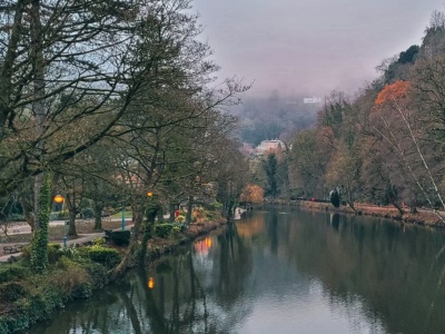 Nowy Rok zaczynają w gorącej wodzie. Historyczny kurort przyciąga jak magnes