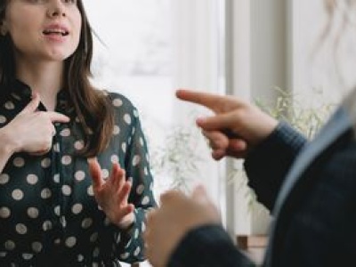 Osoby z problemami emocjonalnymi powtarzają je często. Cztery zdania