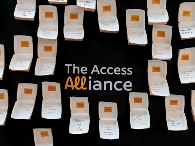 Puste pudełka od Glovo. Jak korporacja robi PR na ludzkiej biedzie, serwując nam „poverty porn” zamiast jedzenia