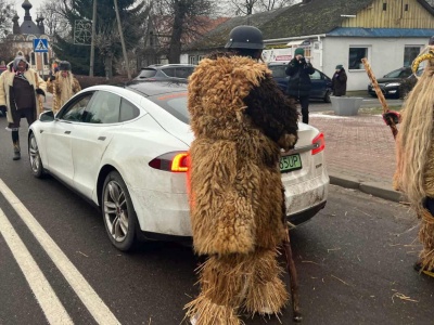 Rozrabiają, hałasują i zaczepiają ludzi. Brodacze opanowali Sławatycze