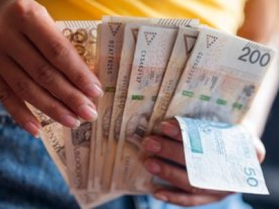 25 mln Polaków rozlicza się tak ze skarbówką. Coraz większa grupa płaci wyższą stawkę