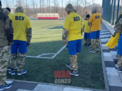 Okupanci zagrali w piłkę nożną z ukraińskimi jeńcami. Aby pokazać jak dobrze ich traktują