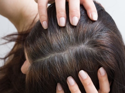 Czy siwe włosy mogą wrócić do dawnego koloru? Nowe badania nad stresem