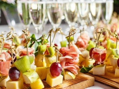 To najlepsze przekąski na sylwestra! Te koreczki są proste, pyszne i szybkie w przygotowaniu