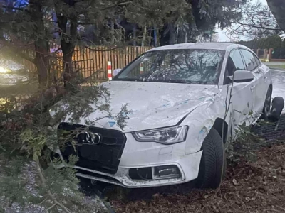 Kolizja po alkoholu w Stoku Lackim Folwark. Trzech mężczyzn, jedno Audi i brak kierowcy