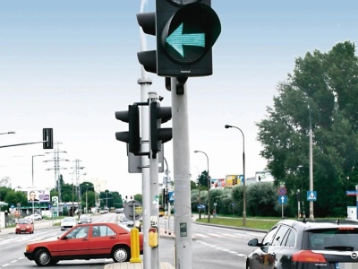 Pomimo zielonej strzałki nie wolno ci zawrócić. Przepisy są jasne
