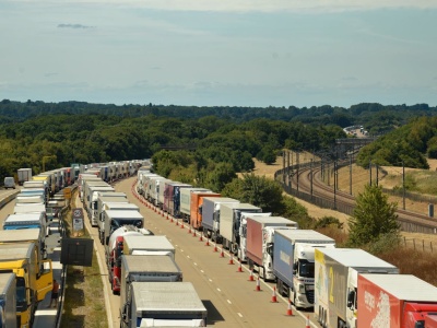 Skarbówka skontrolowała przesyłki z platform internetowych. Część zagrażała zdrowiu i życiu