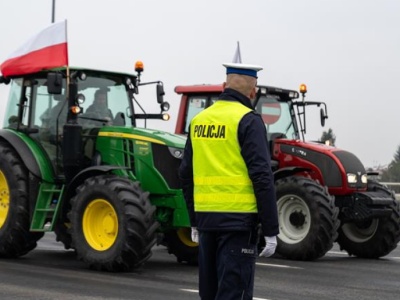 Ciągniki na poboczach, banery na wiaduktach. Protest rolników wystartował