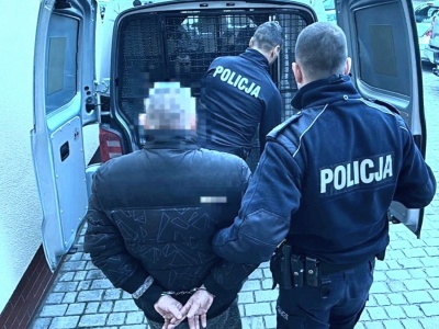 Michów: Najpierw dusił brata, potem nożem groził matce. Trafił do aresztu