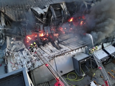 Pożar hali w Kawlach. Śmierć strażaka podczas akcji