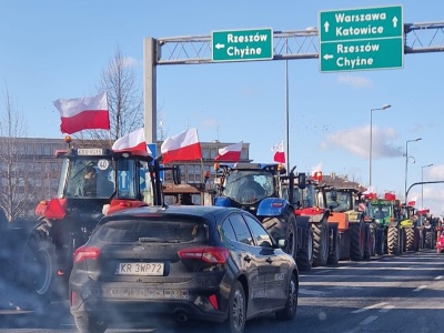 Rolnicy i ich traktory już na rondzie Mogilskim