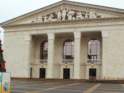 Rosjanie odbudowali teatr w Mariupolu. Uroczyste otwarcie transmitowano w telewizji